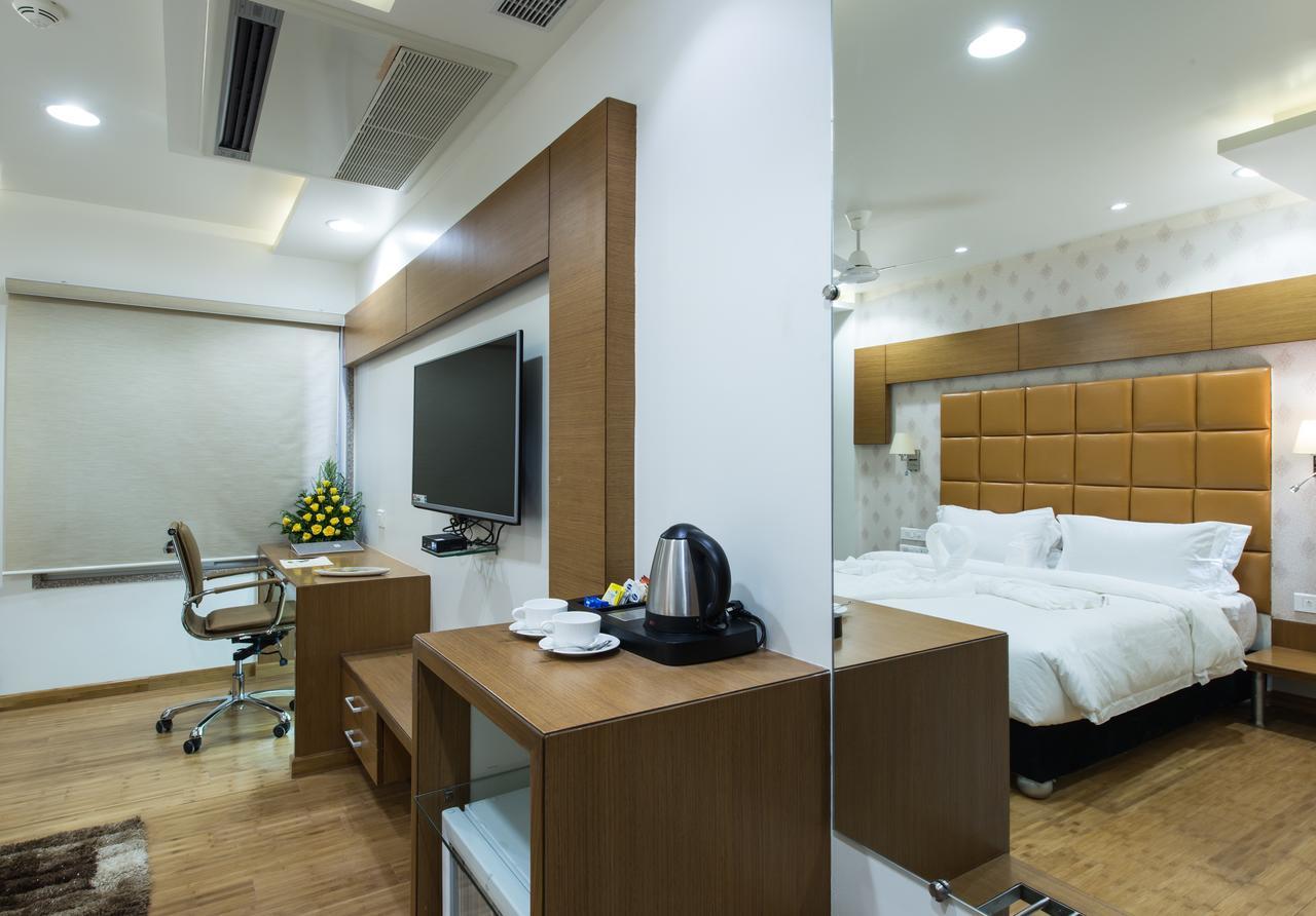 Hotel Atishay Bhopal Exterior photo