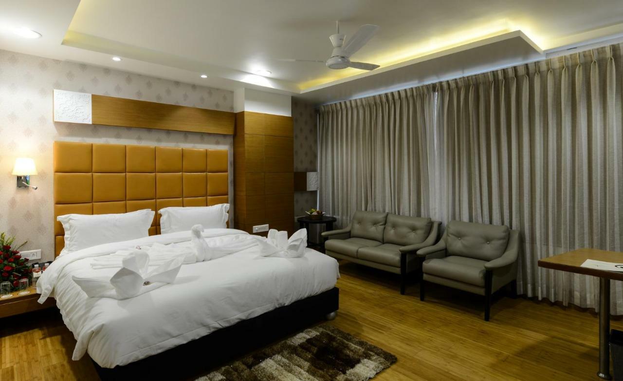 Hotel Atishay Bhopal Exterior photo
