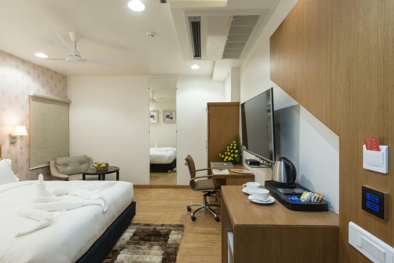 Hotel Atishay Bhopal Exterior photo
